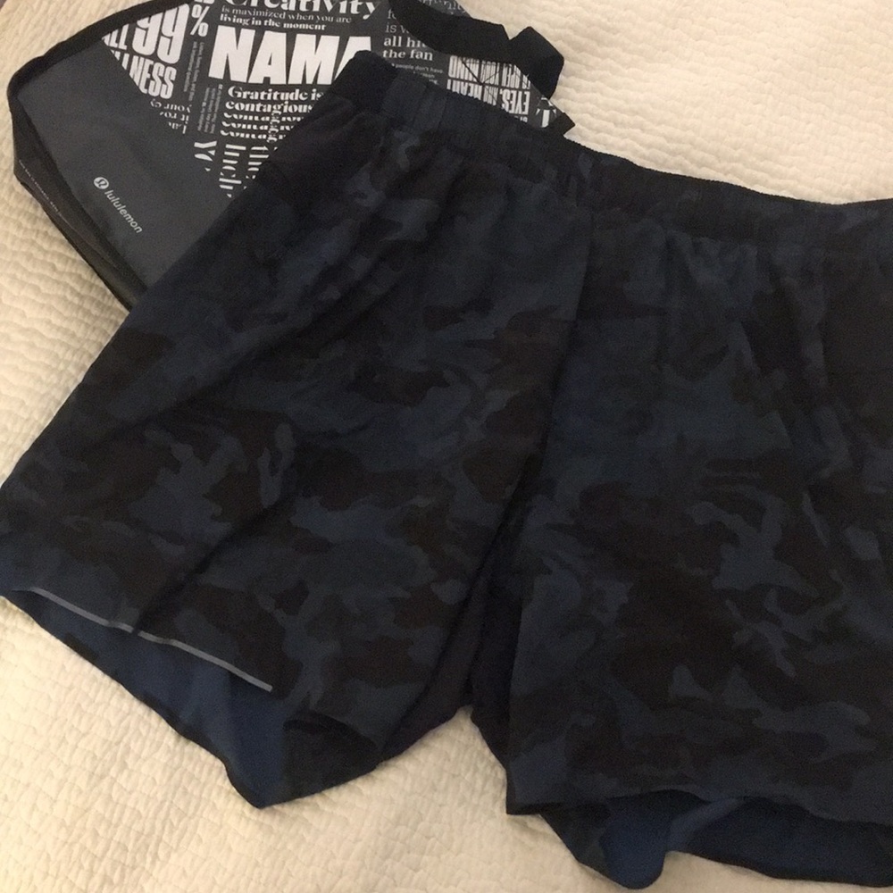 Men’s L Blue Camo Lululemon Surge 6in short